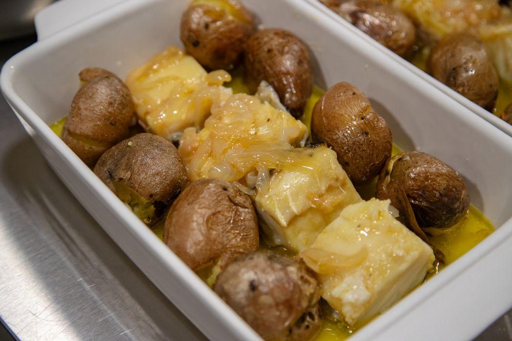 Bacalhau served with potatoes and onions